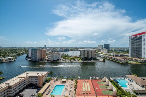 Condominio en alquiler en Hallandale Beach, Florida, 1 dormitorio, 120.77 m2 № 1877633 - foto 8