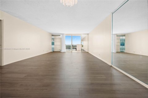Condominio en alquiler en Hallandale Beach, Florida, 1 dormitorio, 120.77 m2 № 1877633 - foto 9