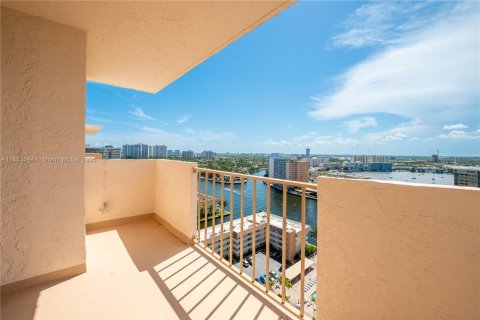 Condominio en alquiler en Hallandale Beach, Florida, 1 dormitorio, 120.77 m2 № 1877633 - foto 7