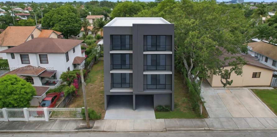 Land in Miami, Florida № 2018546