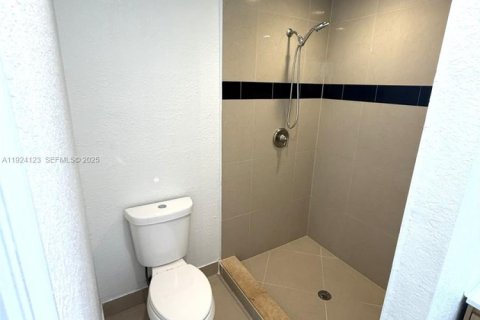 House in Lauderdale Lakes, Florida 4 bedrooms, 136.85 sq.m. № 1982644 - photo 23