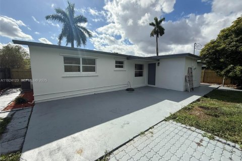 House in Lauderdale Lakes, Florida 4 bedrooms, 136.85 sq.m. № 1982644 - photo 30
