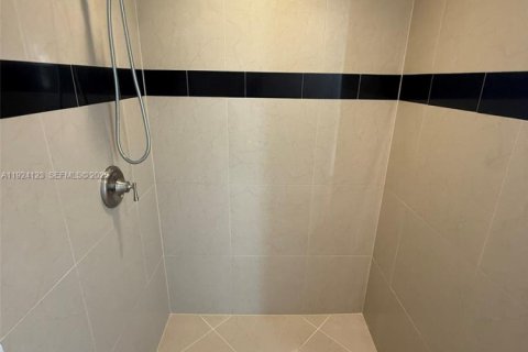 House in Lauderdale Lakes, Florida 4 bedrooms, 136.85 sq.m. № 1982644 - photo 24