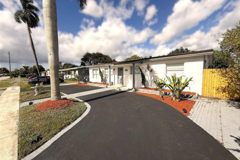 House in Lauderdale Lakes, Florida 4 bedrooms, 136.85 sq.m. № 1982644 - photo 10