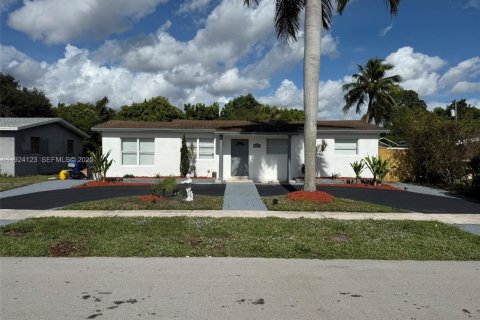 House in Lauderdale Lakes, Florida 4 bedrooms, 136.85 sq.m. № 1982644 - photo 9