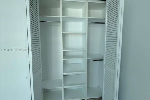 Condominio en alquiler en Miami Beach, Florida, 2 dormitorios, 116.87 m2 № 2009105 - foto 13
