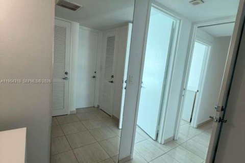 Condominio en alquiler en Miami Beach, Florida, 2 dormitorios, 116.87 m2 № 2009105 - foto 8