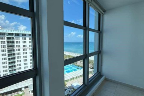 Condominio en alquiler en Miami Beach, Florida, 2 dormitorios, 116.87 m2 № 2009105 - foto 2
