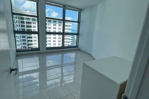Condominio en alquiler en Miami Beach, Florida, 2 dormitorios, 116.87 m2 № 2009105 - foto 20