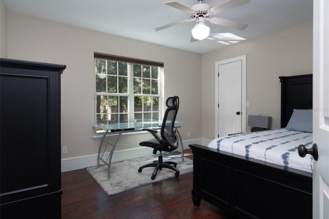 House in Gainesville, Florida 4 bedrooms, 286.98 sq.m. № 2418670 - photo 22