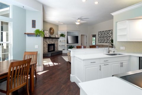 House in Gainesville, Florida 4 bedrooms, 286.98 sq.m. № 2418670 - photo 13