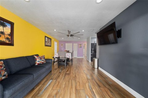 Casa en venta en Kissimmee, Florida, 3 dormitorios, 123.56 m2 № 2205967 - foto 10
