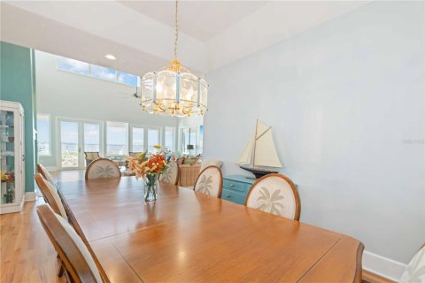 House in Palmetto, Florida 4 bedrooms, 369.1 sq.m. № 2136103 - photo 11