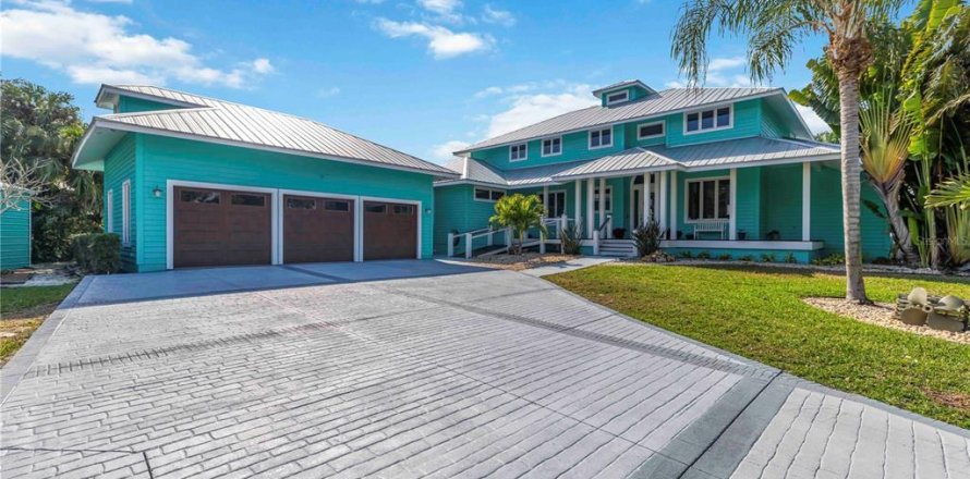 House in Palmetto, Florida 4 bedrooms, 369.1 sq.m. № 2136103