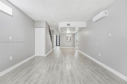Adosado en alquiler en Hialeah, Florida, 3 dormitorios, 121.14 m2 № 2031037 - foto 7