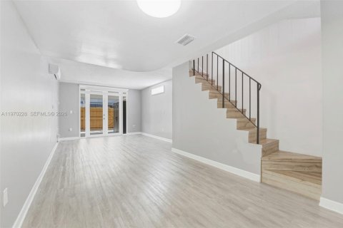 Adosado en alquiler en Hialeah, Florida, 3 dormitorios, 121.14 m2 № 2031037 - foto 8