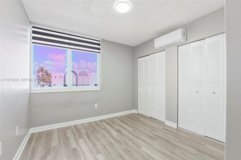 Adosado en alquiler en Hialeah, Florida, 3 dormitorios, 121.14 m2 № 2031037 - foto 22