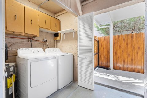 Adosado en alquiler en Hialeah, Florida, 3 dormitorios, 121.14 m2 № 2031037 - foto 27