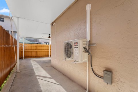 Adosado en alquiler en Hialeah, Florida, 3 dormitorios, 121.14 m2 № 2031037 - foto 30