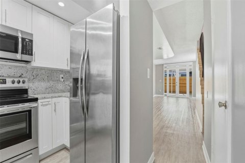 Adosado en alquiler en Hialeah, Florida, 3 dormitorios, 121.14 m2 № 2031037 - foto 11