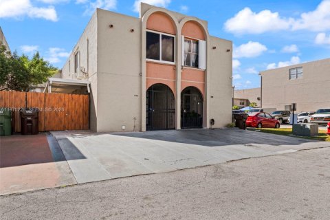 Adosado en alquiler en Hialeah, Florida, 3 dormitorios, 121.14 m2 № 2031037 - foto 3