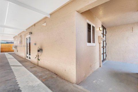 Adosado en alquiler en Hialeah, Florida, 3 dormitorios, 121.14 m2 № 2031037 - foto 26