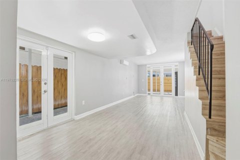 Adosado en alquiler en Hialeah, Florida, 3 dormitorios, 121.14 m2 № 2031037 - foto 5