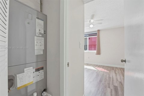 Adosado en alquiler en Hialeah, Florida, 3 dormitorios, 121.14 m2 № 2031037 - foto 19