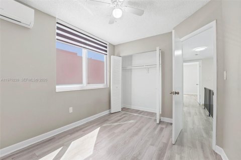 Adosado en alquiler en Hialeah, Florida, 3 dormitorios, 121.14 m2 № 2031037 - foto 17