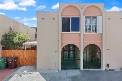 Adosado en alquiler en Hialeah, Florida, 3 dormitorios, 121.14 m2 № 2031037 - foto 2