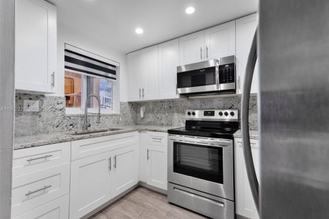 Adosado en alquiler en Hialeah, Florida, 3 dormitorios, 121.14 m2 № 2031037 - foto 12