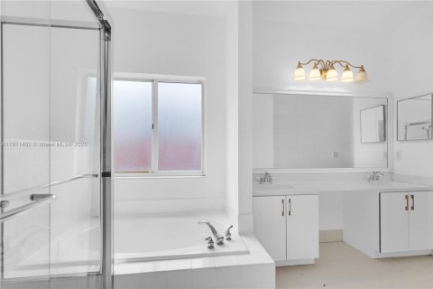 Villa ou maison à louer à Doral, Floride: 3 chambres, 170.48 m2 № 1969199 - photo 13