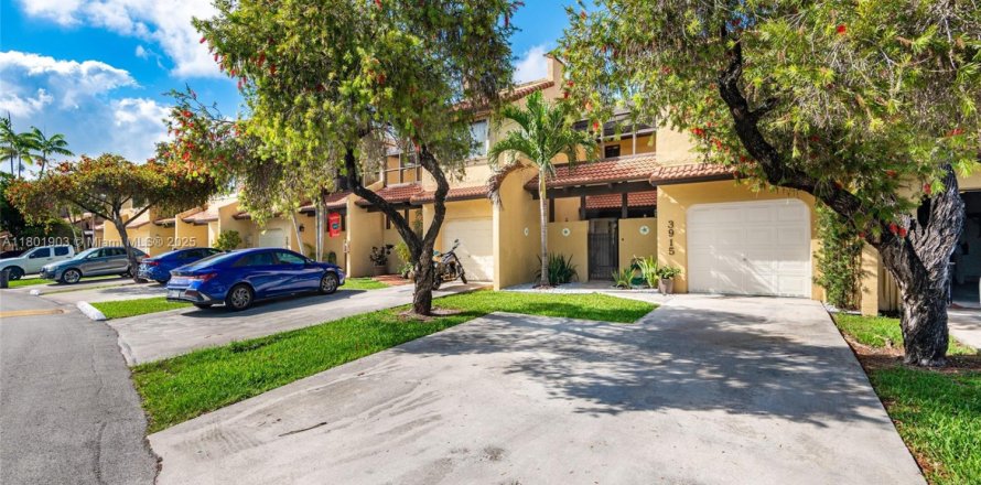 Adosado en Doral, Florida 3 dormitorios, 159.05 m2 № 1881762