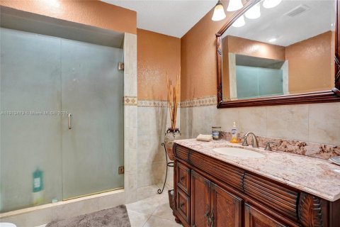 Villa ou maison à vendre à Hialeah, Floride: 4 chambres, 244.33 m2 № 1970974 - photo 5