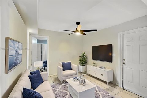 Villa ou maison à vendre à Hialeah, Floride: 4 chambres, 244.33 m2 № 1970974 - photo 11