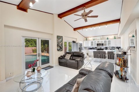 Villa ou maison à vendre à Hialeah, Floride: 4 chambres, 244.33 m2 № 1970974 - photo 7