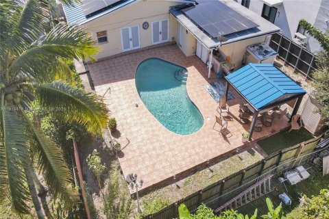 Villa ou maison à vendre à Hialeah, Floride: 4 chambres, 244.33 m2 № 1970974 - photo 16