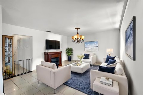 Villa ou maison à vendre à Hialeah, Floride: 4 chambres, 244.33 m2 № 1970974 - photo 4