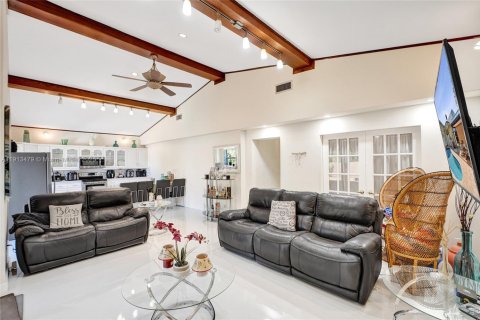 Villa ou maison à vendre à Hialeah, Floride: 4 chambres, 244.33 m2 № 1970974 - photo 27