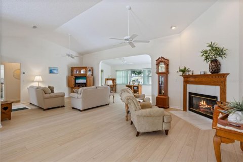 House in Leesburg, Florida 2 bedrooms, 201.23 sq.m. № 2227342 - photo 6