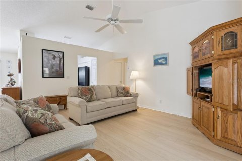House in Leesburg, Florida 2 bedrooms, 201.23 sq.m. № 2227342 - photo 11