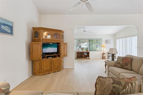 House in Leesburg, Florida 2 bedrooms, 201.23 sq.m. № 2227342 - photo 13