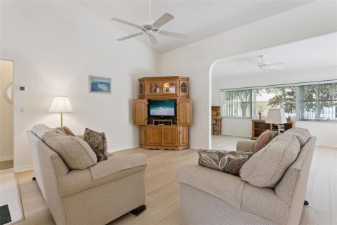 House in Leesburg, Florida 2 bedrooms, 201.23 sq.m. № 2227342 - photo 10