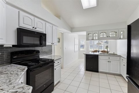 House in Leesburg, Florida 2 bedrooms, 201.23 sq.m. № 2227342 - photo 18