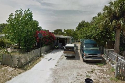 House in Merrit Island, Florida 2 bedrooms, 81.29 sq.m. № 2342415