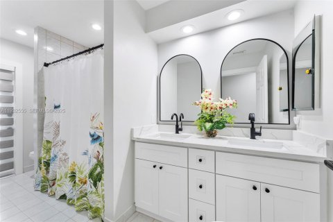 Купить виллу или дом в Плантация, Флорида 5 спален, 260.78м2, № 1991056 - фото 10