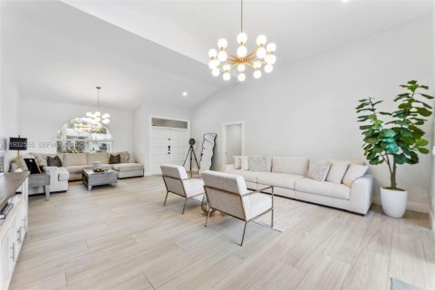 Купить виллу или дом в Плантация, Флорида 5 спален, 260.78м2, № 1991056 - фото 26