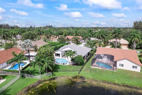 Купить виллу или дом в Плантация, Флорида 5 спален, 260.78м2, № 1991056 - фото 13