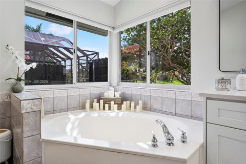 Купить виллу или дом в Плантация, Флорида 5 спален, 260.78м2, № 1991056 - фото 6