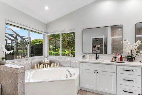 Купить виллу или дом в Плантация, Флорида 5 спален, 260.78м2, № 1991056 - фото 21